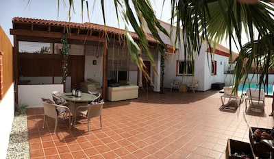 Nice Villa.  Short walk to sea and town. Private pool. Free WI-FI and TV