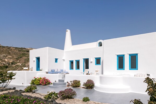 Exterior 1