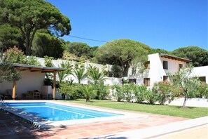 Piscina y Casa Principal