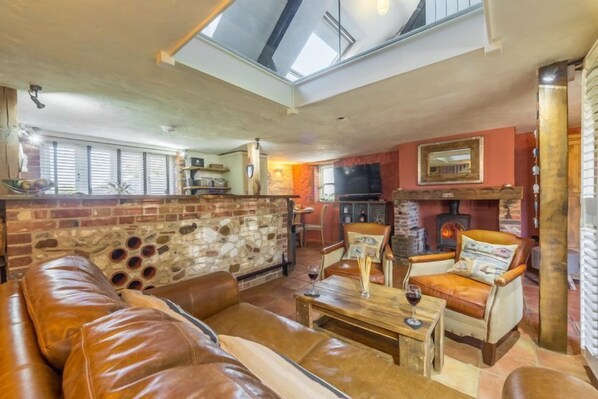 The Old Smithy, Holme-next-the-Sea: Open plan living space