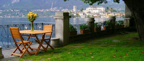 Giardino sul lago