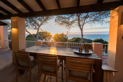 Schöne Villa mit herrlichem Meerblick, 700 m vom Strand Cala Vadella entfernt.
