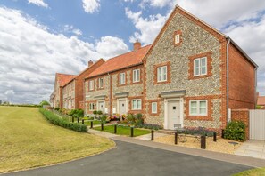Lavandula, Burnham Market: Front elevation within walking distance of numerous restaurants