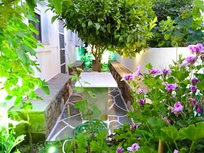 The shared garden, seating area to enjoy your coffee and drink