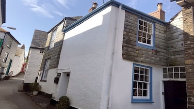 A charming fisherman's cottage in picturesque Port  Isaac harbour ...