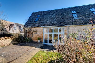 Charming Listed Country Cottage in the picturesque village of Lower Swell