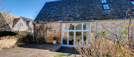 Front Garden and Entrance