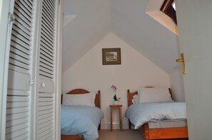 twin bedroom