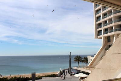 Sesimbra, Apartment overlooking the Atlantic Ocean,  beachfront