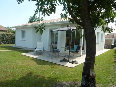 helle Villa 3 Schlafzimmer Garten. plancha 4adults 2kinder, wifi, mini4nights