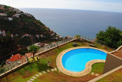 Luxus-Ferienwohnung in Madeira; mit Pool und Blick auf den Atlantik 