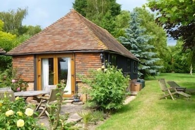 'The Dairy' - Beautiful Beamed Property In Rural Location Surrounded By Orchard