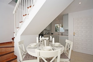 Entrance hall with open plan kitchen and dining table.