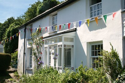 Zauberhaftes Cottage mit Meerblick, einem abgeschiedenen Garten und Zugang zum Strand