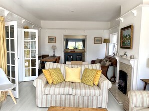 Front living room with French doors to the front south facing terrace 