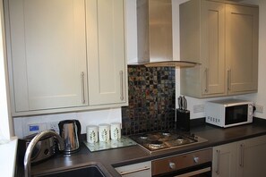 Fully fitted kitchen