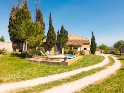Gran casa tranquila con piscina privada cerca de Limoux 