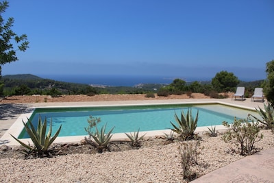 Villa con gran piscina espectacular vista al mar y puesta de sol