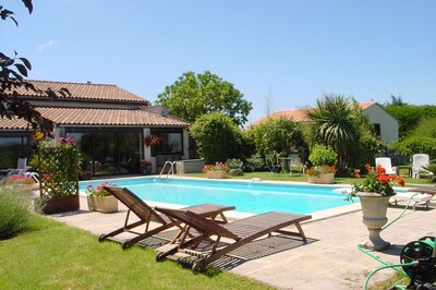Gite with Pool (sole use), Garden Room, Air Conditioning (in Bedroom) nr Estuary