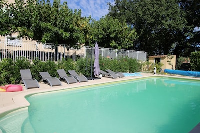 6-bedroom house with heated pool and superb views in the Apt hills in the Lubero