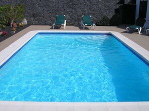 Fancy a dip!! (8 x 4m) swimming pool with walk in steps