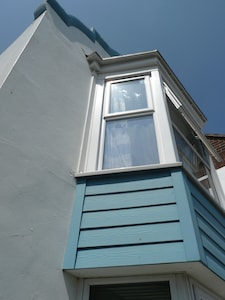 Relaxed Margate cottage, minutes from the beach!