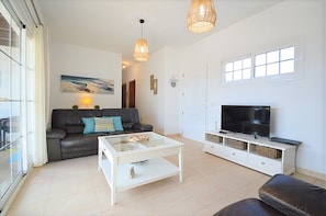 Beautifully decorated interior. Large English TV with and free fast WiFi 