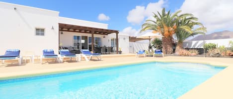 Welcome to Villa Emilianya Stunning 3 bed villa in spacious private grounds
