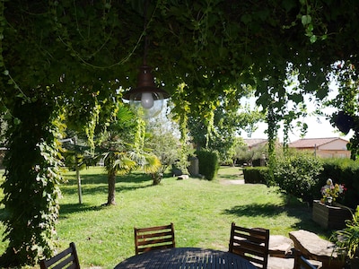 Gran casa de alquiler íntegro para grupos en  Sierra Guara con jardín de 2000