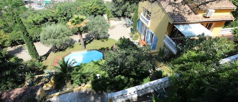 Looking down on Maison Cambo from the top entrance