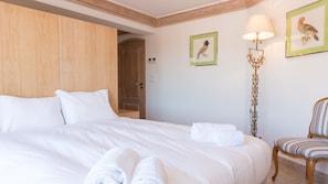 A comfortable queen bed freshly made with high quality bed linen.
#comfort #quality #modern #portugal #pt #lisbon