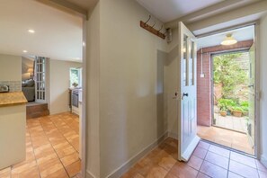 Ground floor: Entrance hallway and kitchen