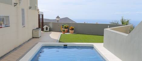 la piscina privada de la vivienda,para un buen relax.