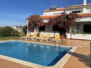 Villa Julia has a large L shaped, very sunny, 8 x 8 metres pool. With depths from 1.10, 1.40 to 2.10 metres.