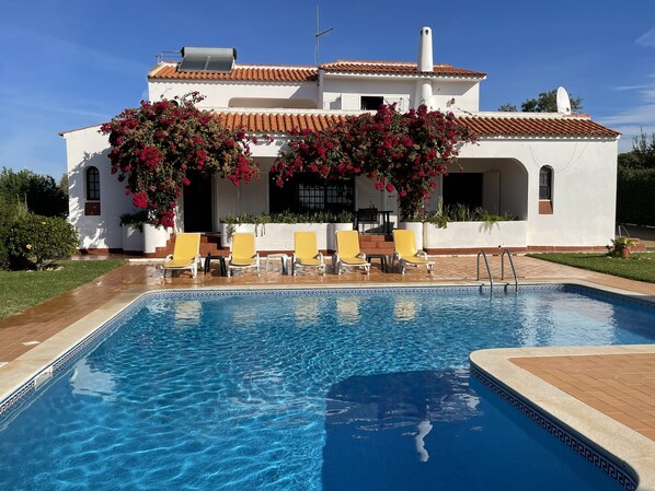 Villa Julia: 3 bedrooms, 2 bathrooms villa with extensive garden & lawn areas, perfectly located for relaxing and enjoyable holidays. The old, classical style Villa Julia, is very popular, with many yearly returning clients, year after year.