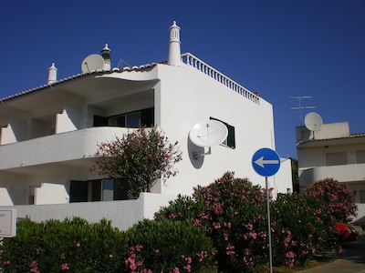Fantastic location. Close to the beach. House with Roof Terrace Sea Views