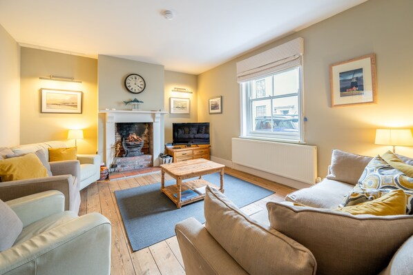 The Constable's House, Wells-next-the-Sea: Sitting room with open fire