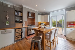 The Constable's House, Wells-next-the-Sea: Spacious kitchen with a range cooker