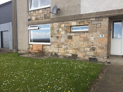 Un apartamento Fife costera con vistas, paseos, ruinas del castillo y el aire fresco del mar!