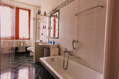 Elegant and bright apartment adjacent to the historic center