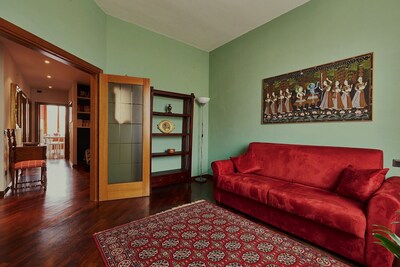 Elegant and bright apartment adjacent to the historic center