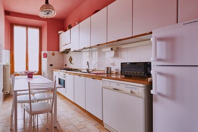 Elegant and bright apartment adjacent to the historic center