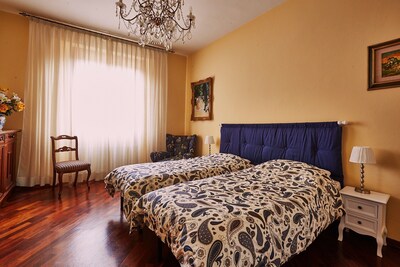 Elegant and bright apartment adjacent to the historic center