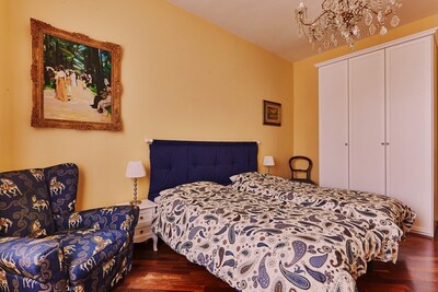 Elegant and bright apartment adjacent to the historic center