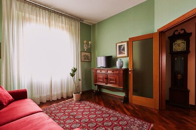 Elegant and bright apartment adjacent to the historic center