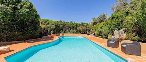 Villa in affitto in Sardegna nel parco residenziale di Costa Paradiso.