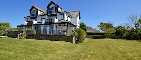 The Deck - lower ground floor apartment overlooking the entire garden