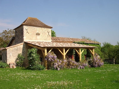 18th Century Cottage Farmhouse with Beautiful View of Dordogne River Valley 