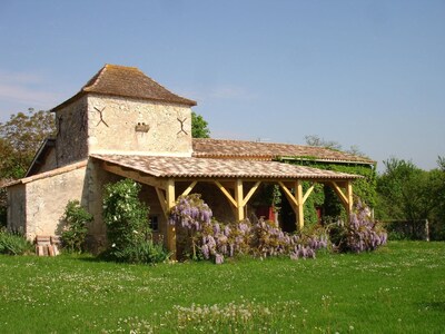 18th Century Cottage Farmhouse with Beautiful View of Dordogne River Valley 