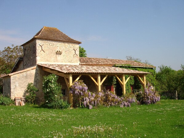 Petit Roque cottage, Eastern Covered Terrace